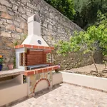 וילה Avrochares