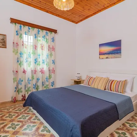 Villa Avrochares